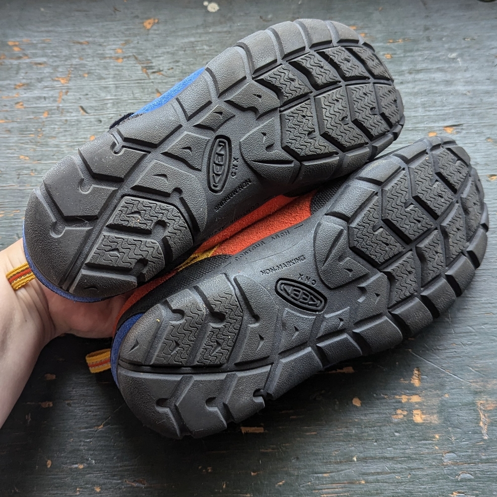 KEEN Jasper Big Kids Size 6 suede sneakers with easy on bungee cinch - Picture 11 of 12
